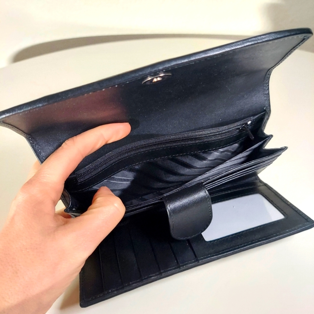 Stingray Multicolor Rectangular Wallet - Picture 10 of 13